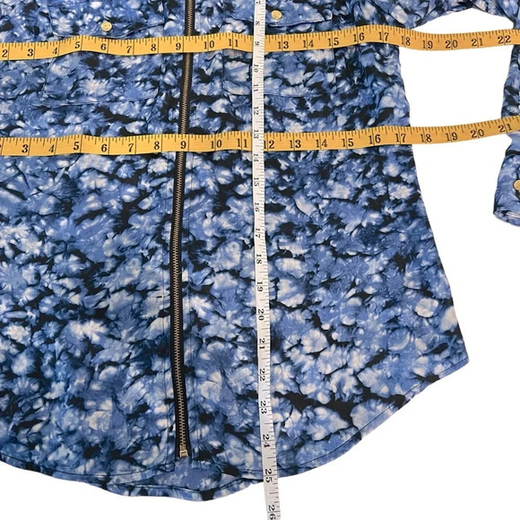 Michael Kors Zip Front Blue & White Tie Dye Roll Tab Sleeve Blouse Size Small - Picture 5 of 10